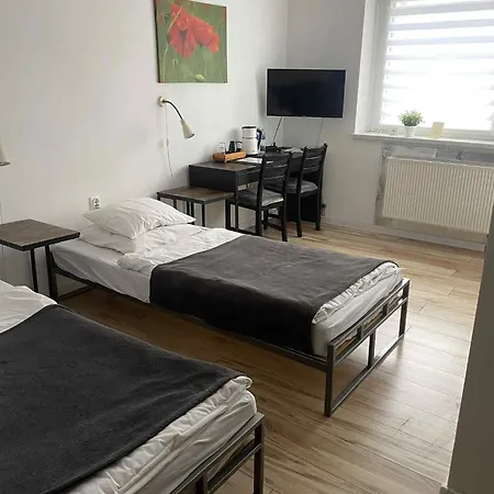Nest Δωμάτια σε οικογενειακή κατοικία Πόζναν